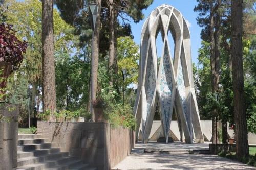 بازدید مجانی از آرامگاه شاعران در روز پاسداشت زبان فارسی